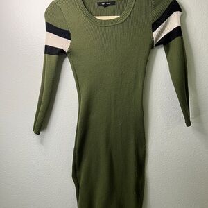 Mini long sleeve dress! Super stretchy Size: Large
